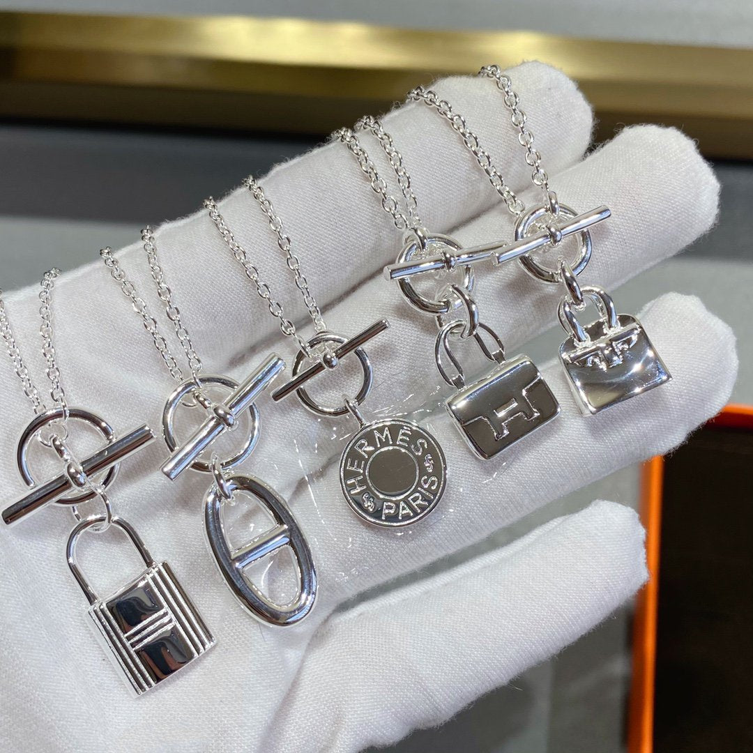 DIANA CONSTANCE PEDANT SILVER NECKLACE