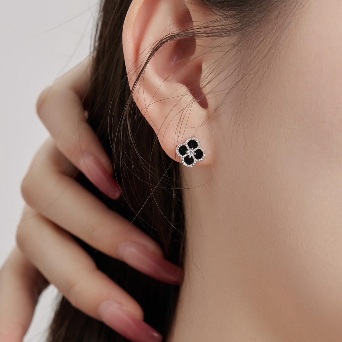 [HOT]Four-Leaf Clover Flower Shape Exquisite Earrings