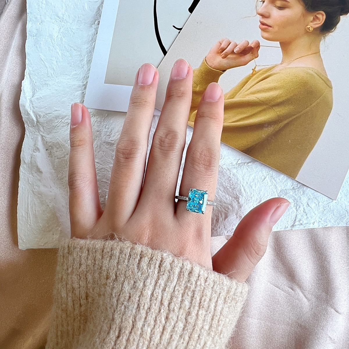[HOT]4.0 Carat Luxurious Engagement Ring