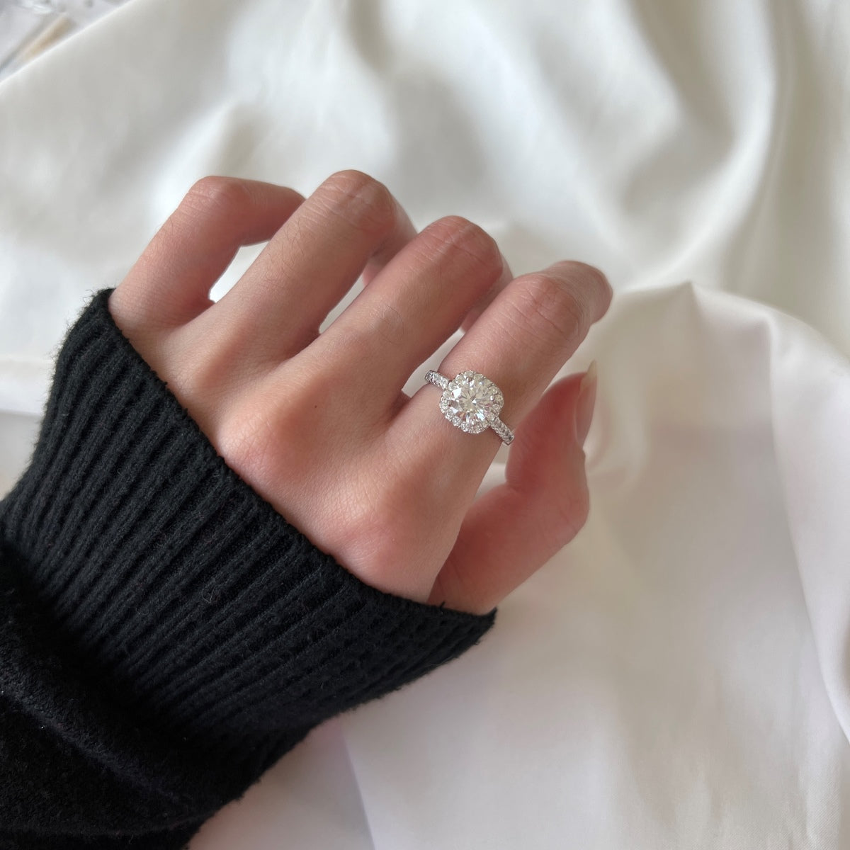[HOT]Dazzling Resplendent Round Cut Wedding Ring