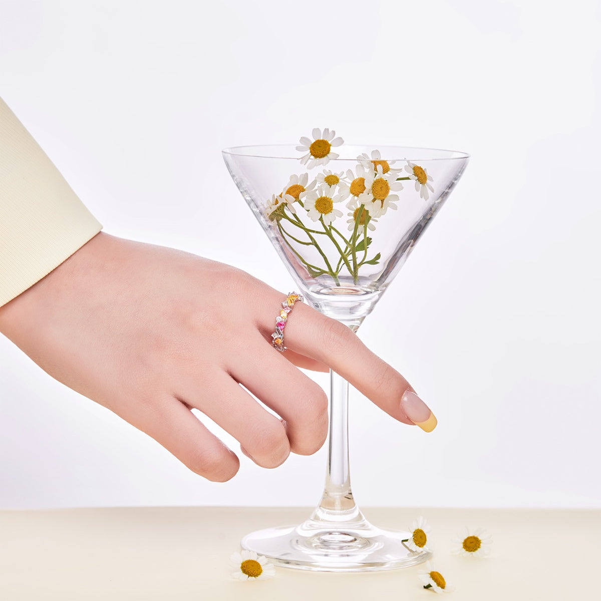 [HOT]Dazzling Polychromatic Multi cut Daily Ring