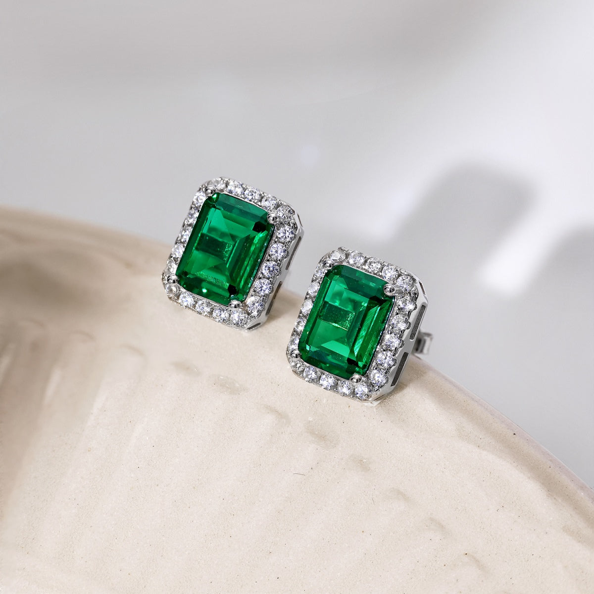 [HOT]Luxurious Dainty Emerald Cut Banquet Earrings