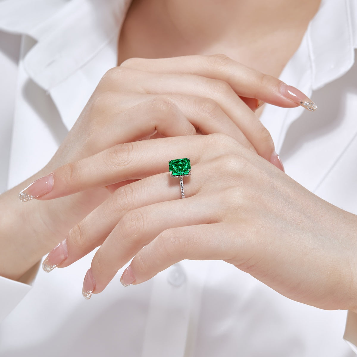 [HOT]4.0 Carat Luxurious Engagement Ring