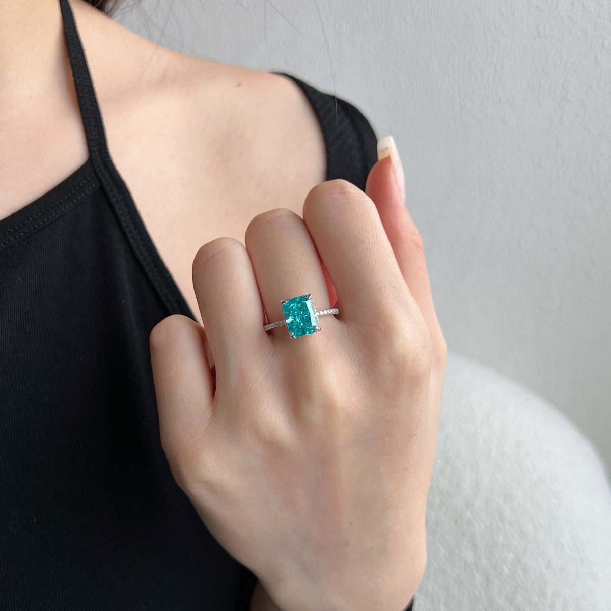 [HOT]4.0 Carat Luxurious Engagement Ring