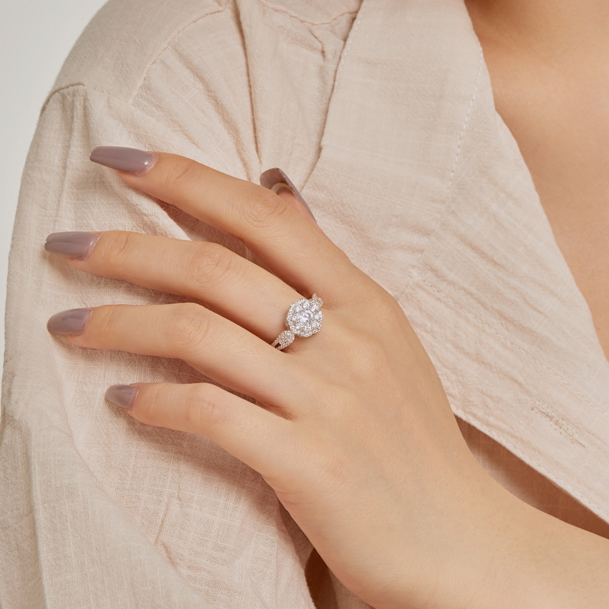 [HOT]Delicate Colorful Round Cut Flower Shape Wedding Ring