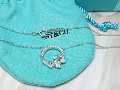 DIAMOND VINE CIRCLE PENDANT PLATINUM NECKLACE