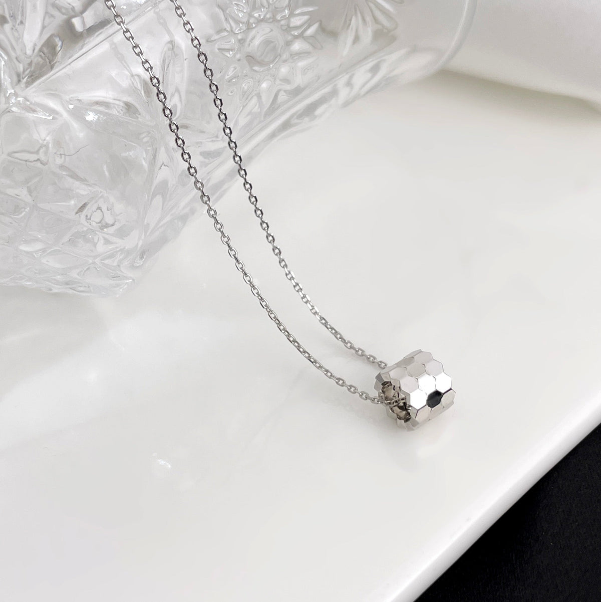 DIANA BEE MINI NECKLACE