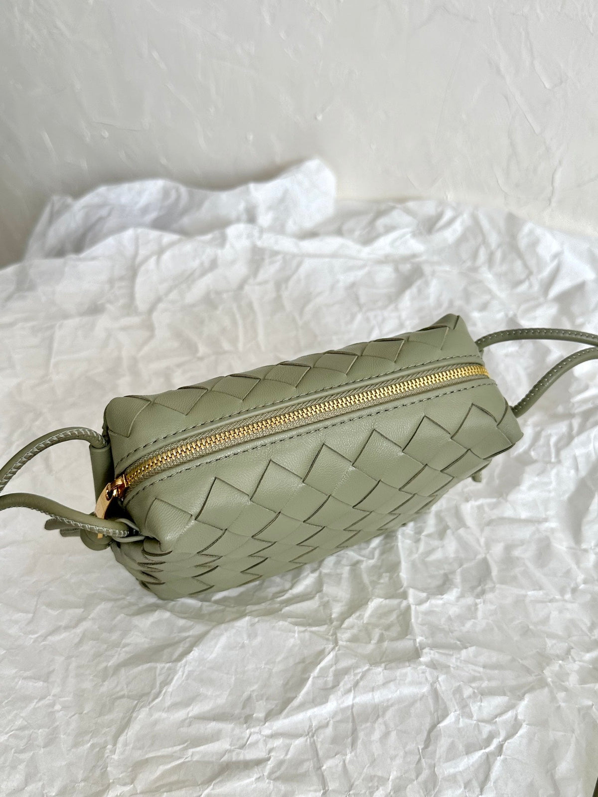 BV LOOP MINI 17CM KHAKI CALFSKIN