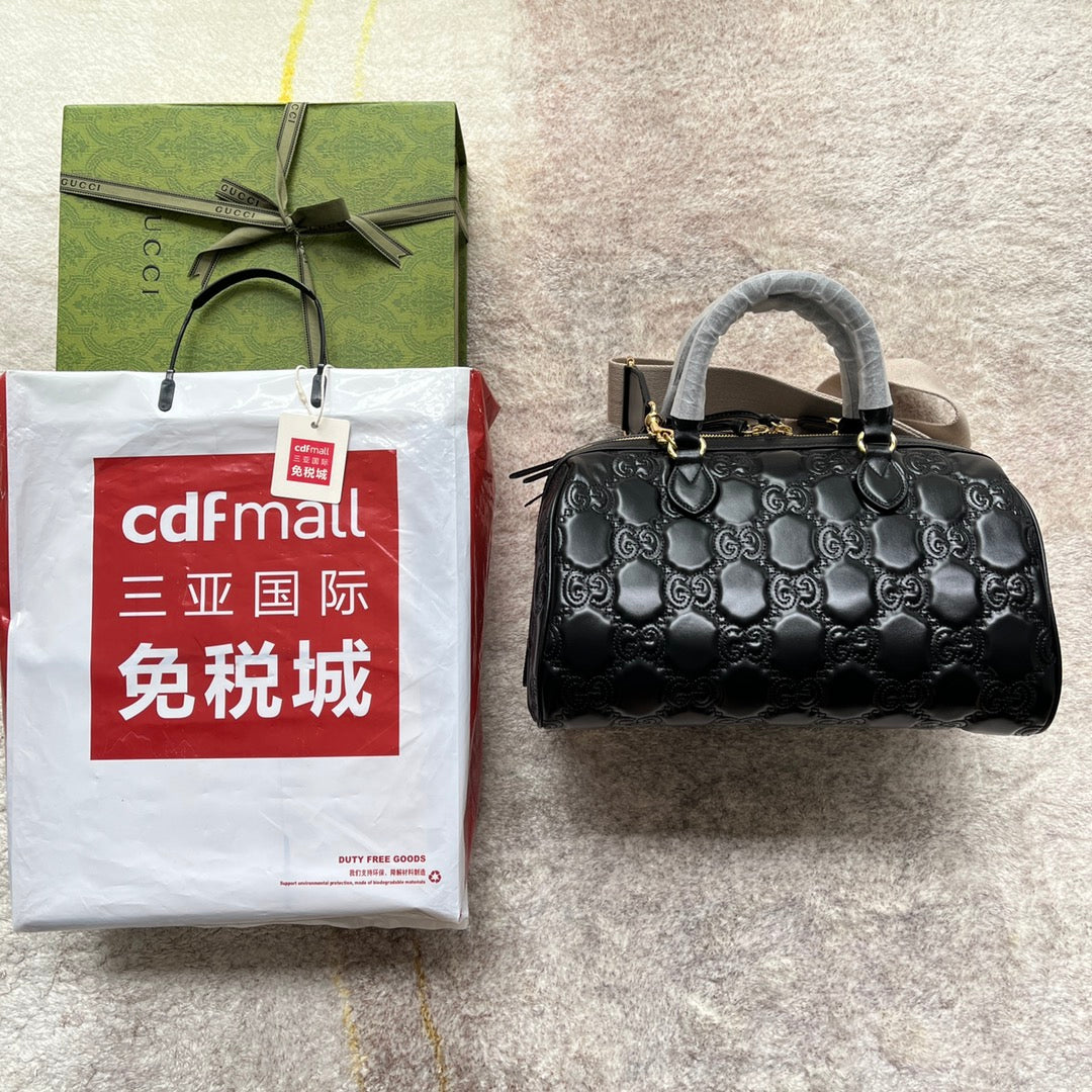 MATELASS¨¦ TOP HANDLE BAG 31 IN BLACK EMBOSSED CALFSKIN GOLD HARDWARE
