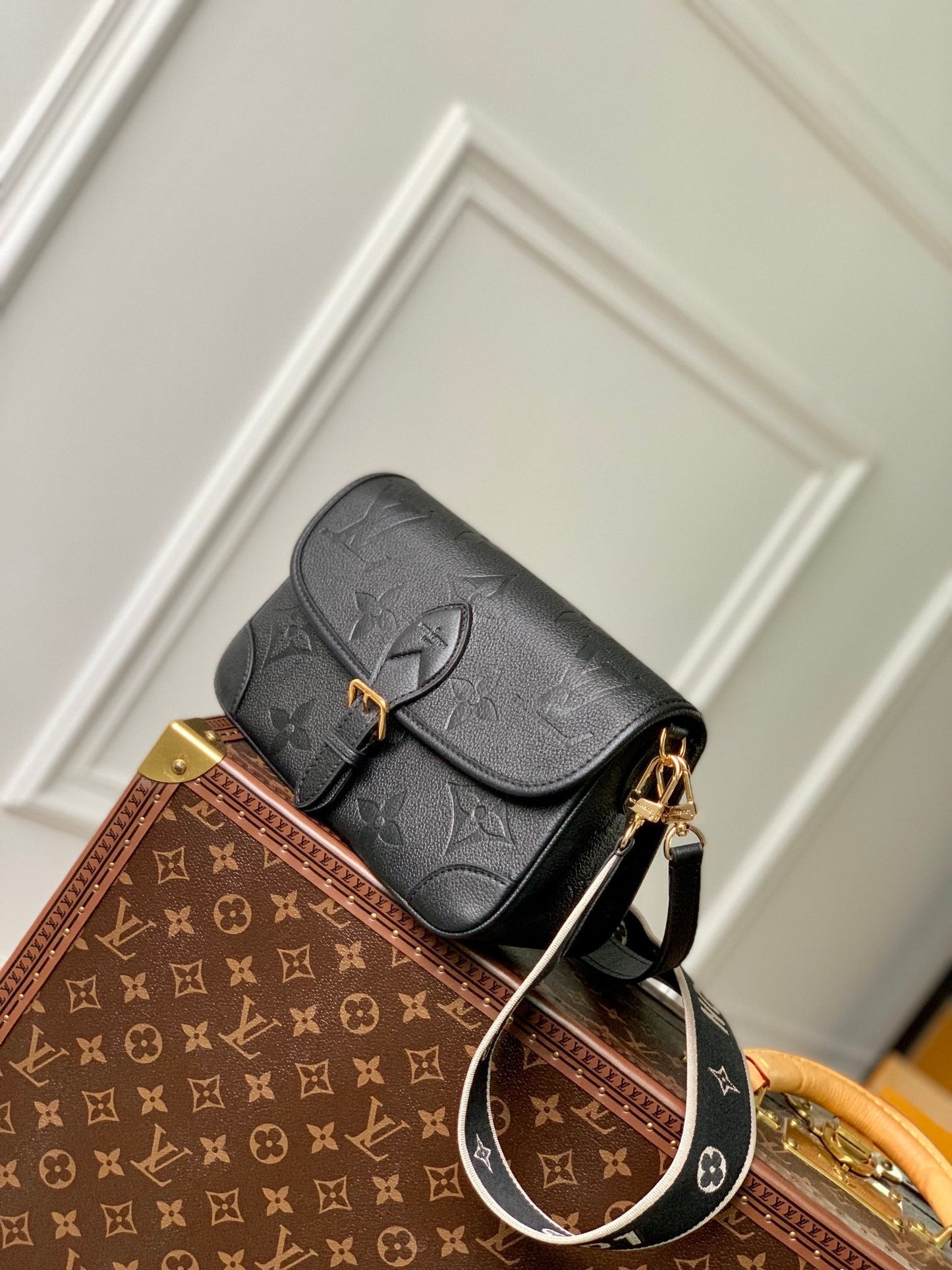 diane 24 black monogram empreinte leather