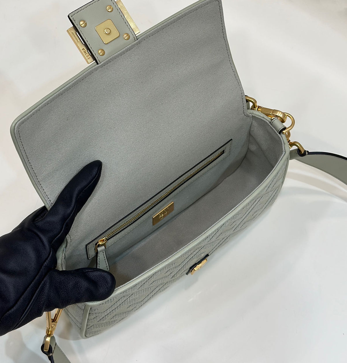 BAGUETTE WITH FF MOTIF 27 IN BITTER JACQUARD FABRIC GOLD HARDWARE