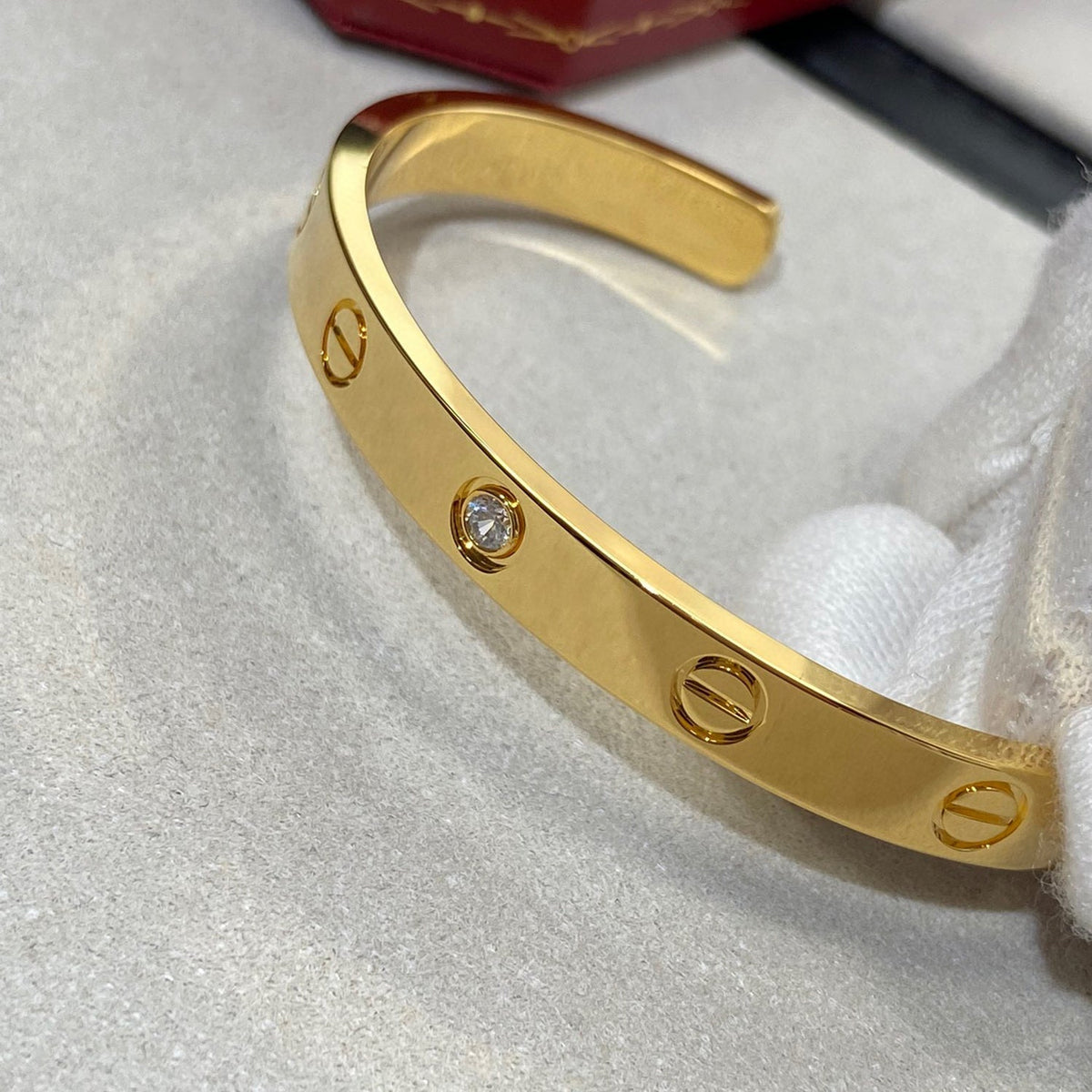 DIANA LOVE BRACELET 6.1MM 1 DIAMOND OPEN CUFF
