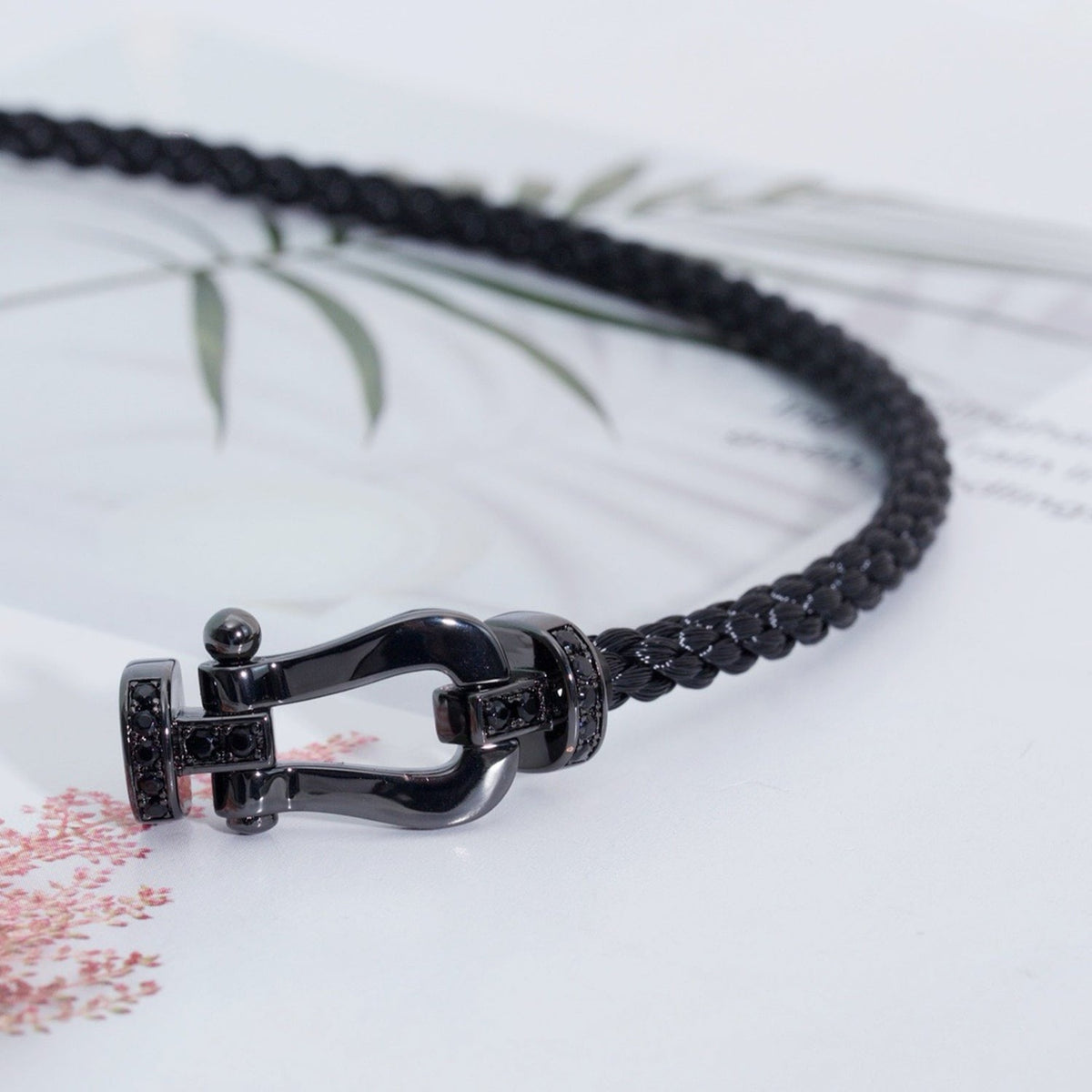 DIANA FORCE LARGE SERIES HORSESHOE BLACK SAMURAI BRACELET