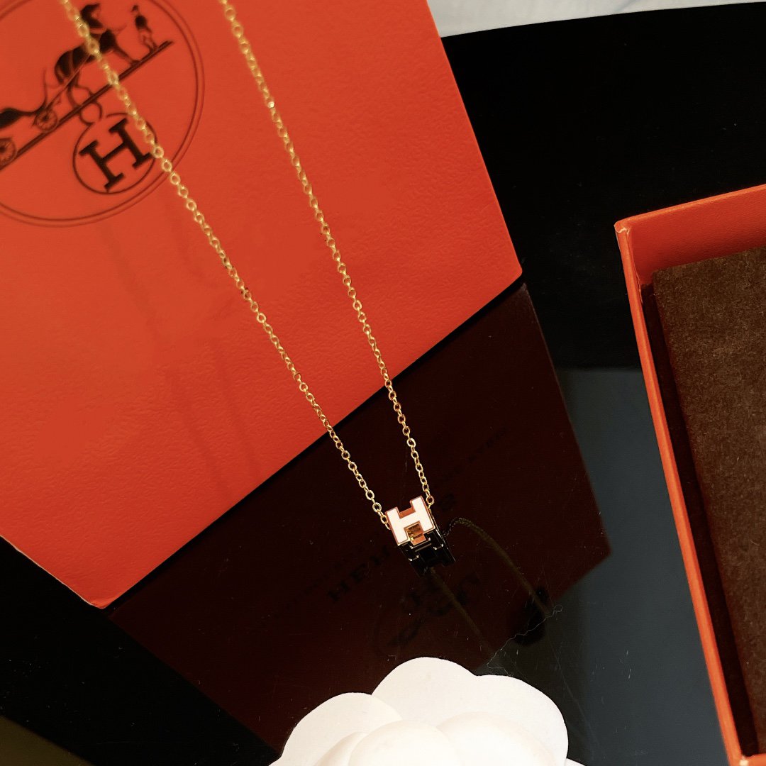 DIANA H WHITE SQUARE GOLD NECKLACE