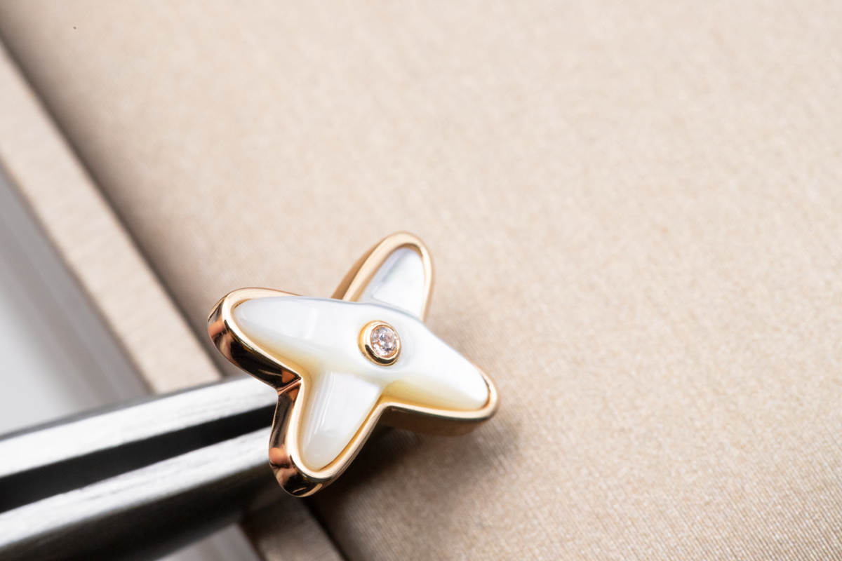 DIANA JEUX DE WHITE MOP PINK GOLD DIAMOND EARRINGS