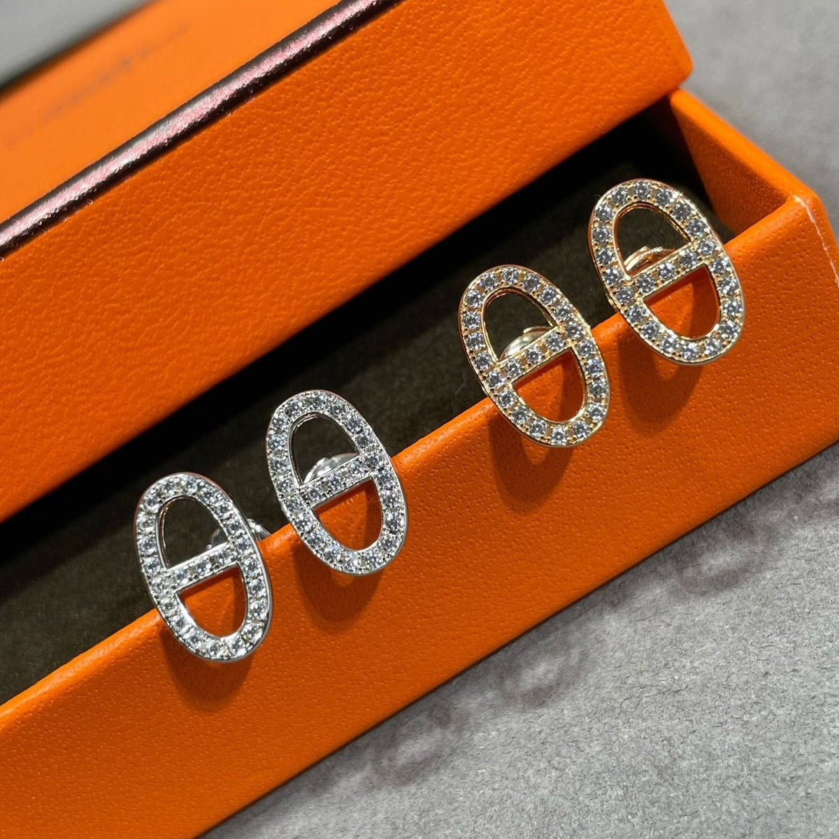 DIANA HM FULL DIAMOND PIG NOSE STUD EARRINGS