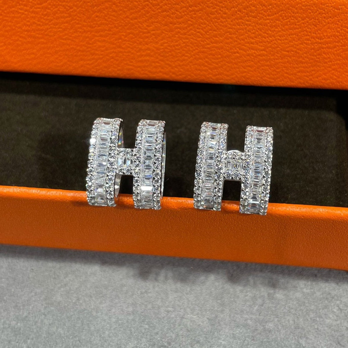DIANA H STUD EARRINGS WITH SILVER DIAMONDS