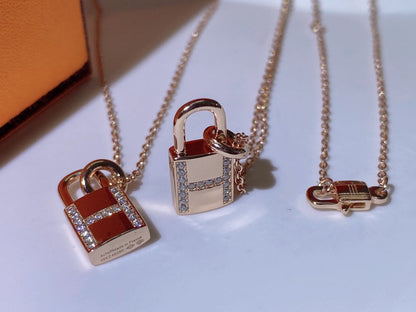 DIANA HM ADVANCED NICHE LOCK HEAD NECKLACE DIAMONDS