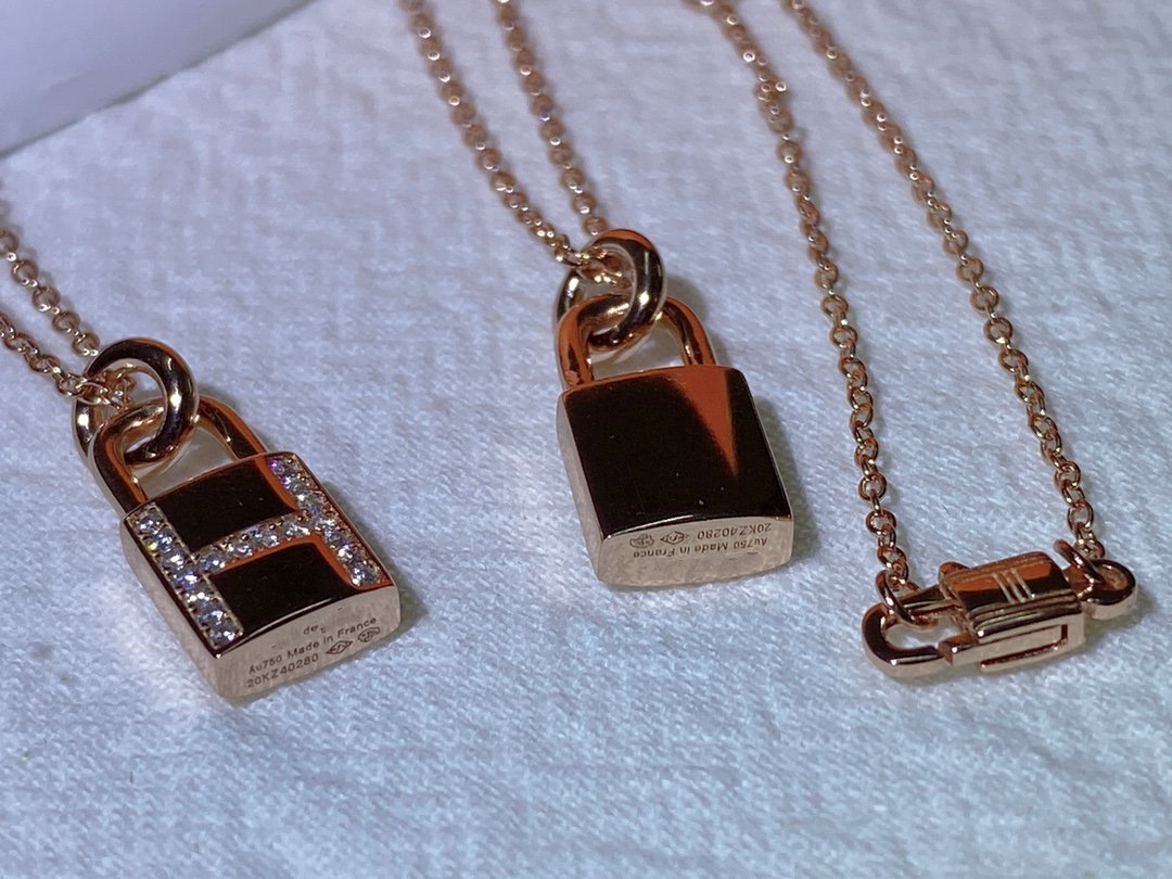 DIANA HM ADVANCED NICHE LOCK HEAD NECKLACE DIAMONDS