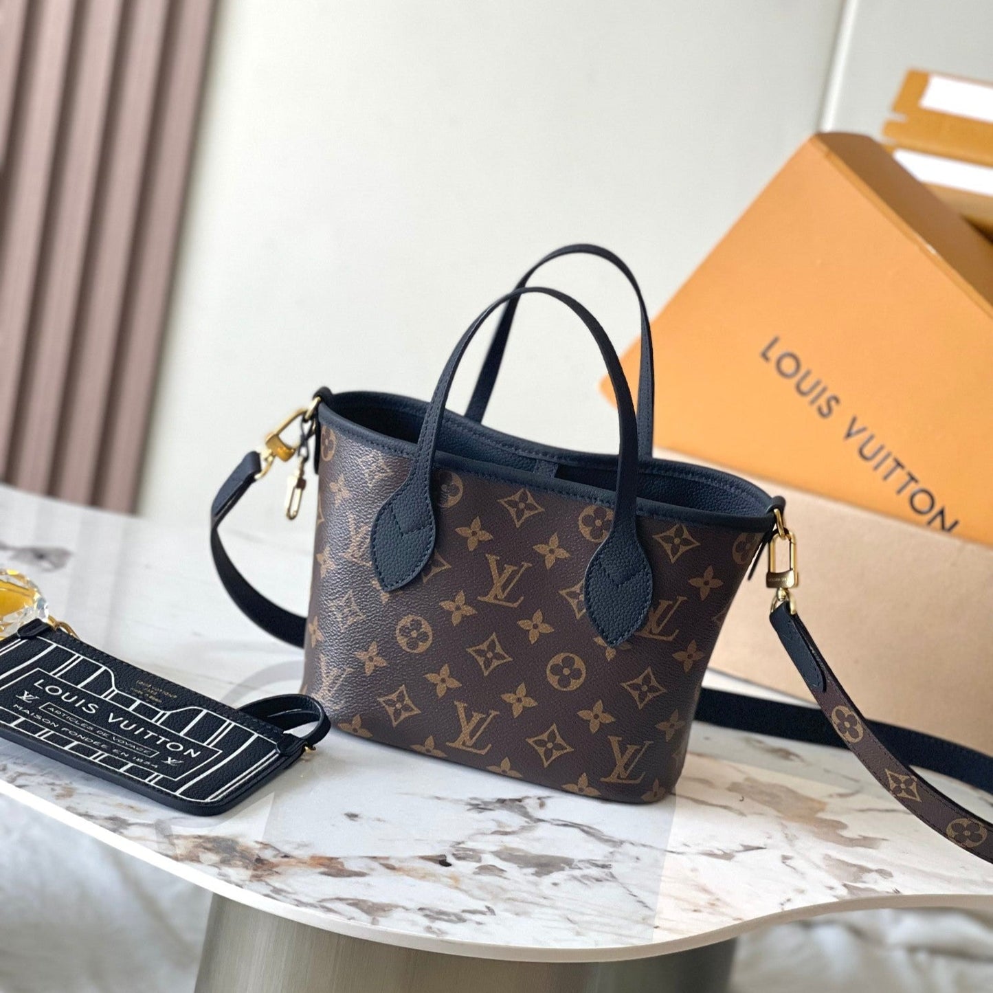 NEVERFULL BANDOULI¨¨RE INSIDE OUT BB 24 IN BROWN MONOGRAM CANVAS AND BLACK CALFSKIN