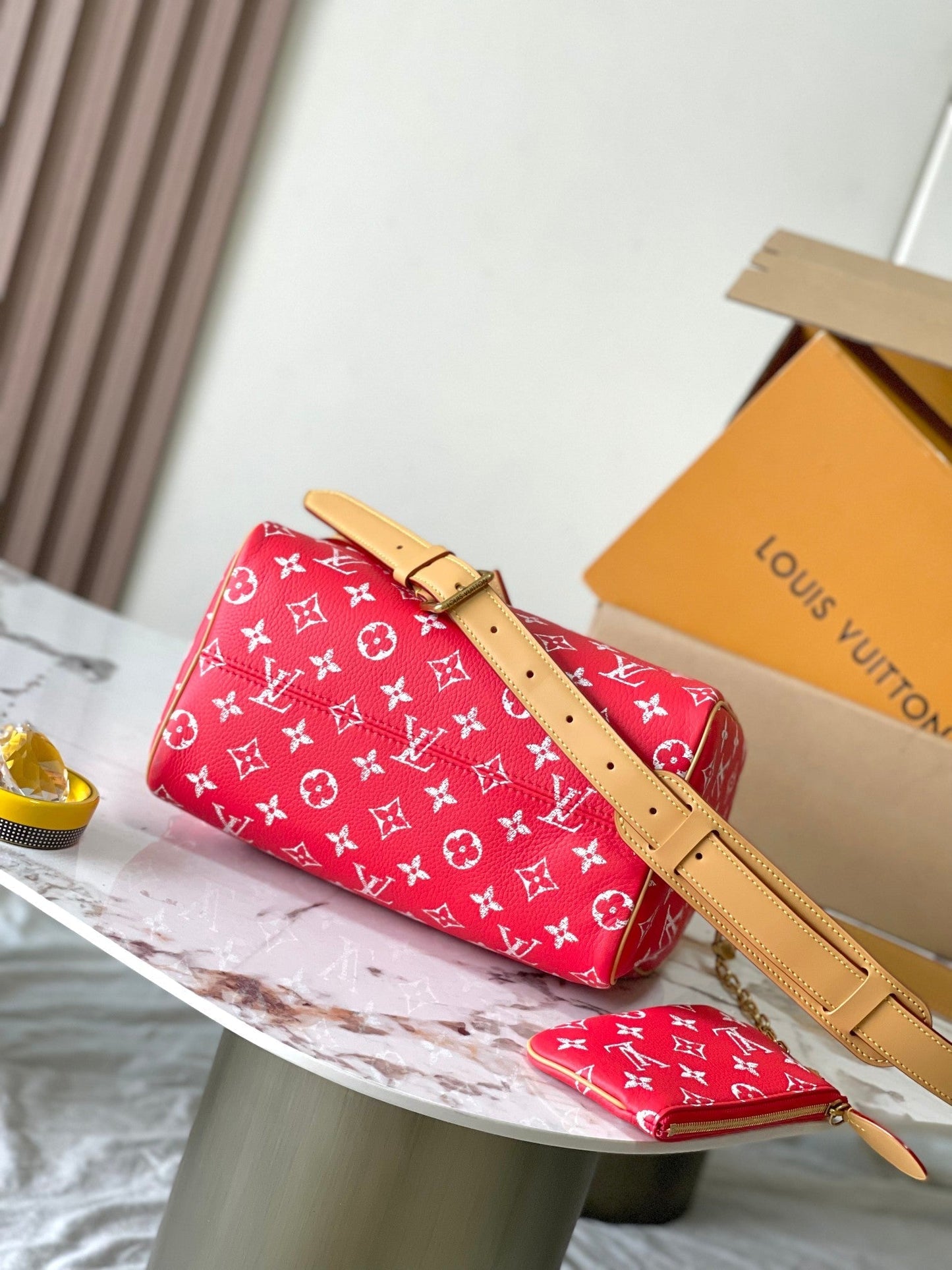 SPEEDY P9 BANDOULI¨¨RE 25 IN RED MONOGRAM CANVAS GOLD HARDWARE