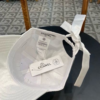 BASEBALL HAT IN PALE GRAY SILK SATIN 404863