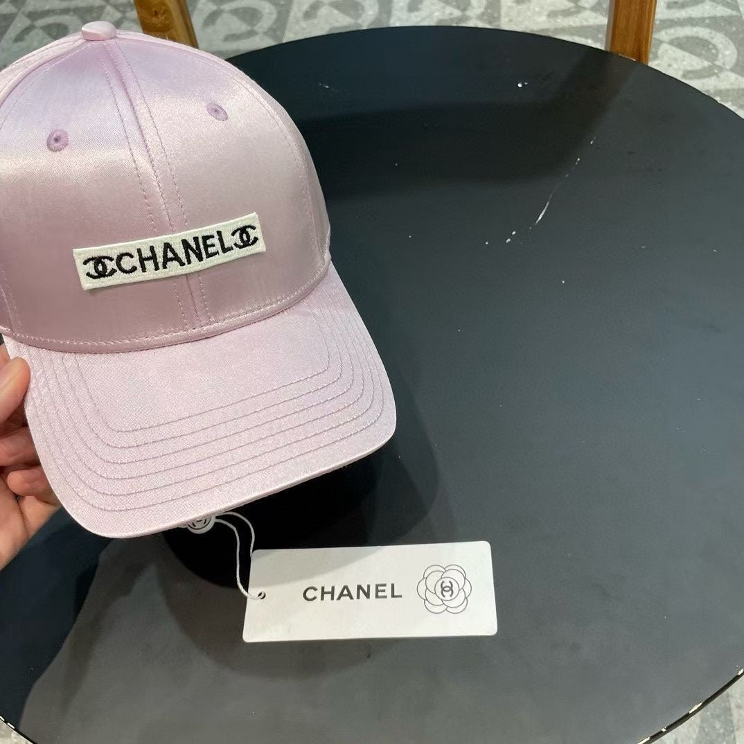 BASEBALL HAT IN LIGHT PINK SILK SATIN 404864