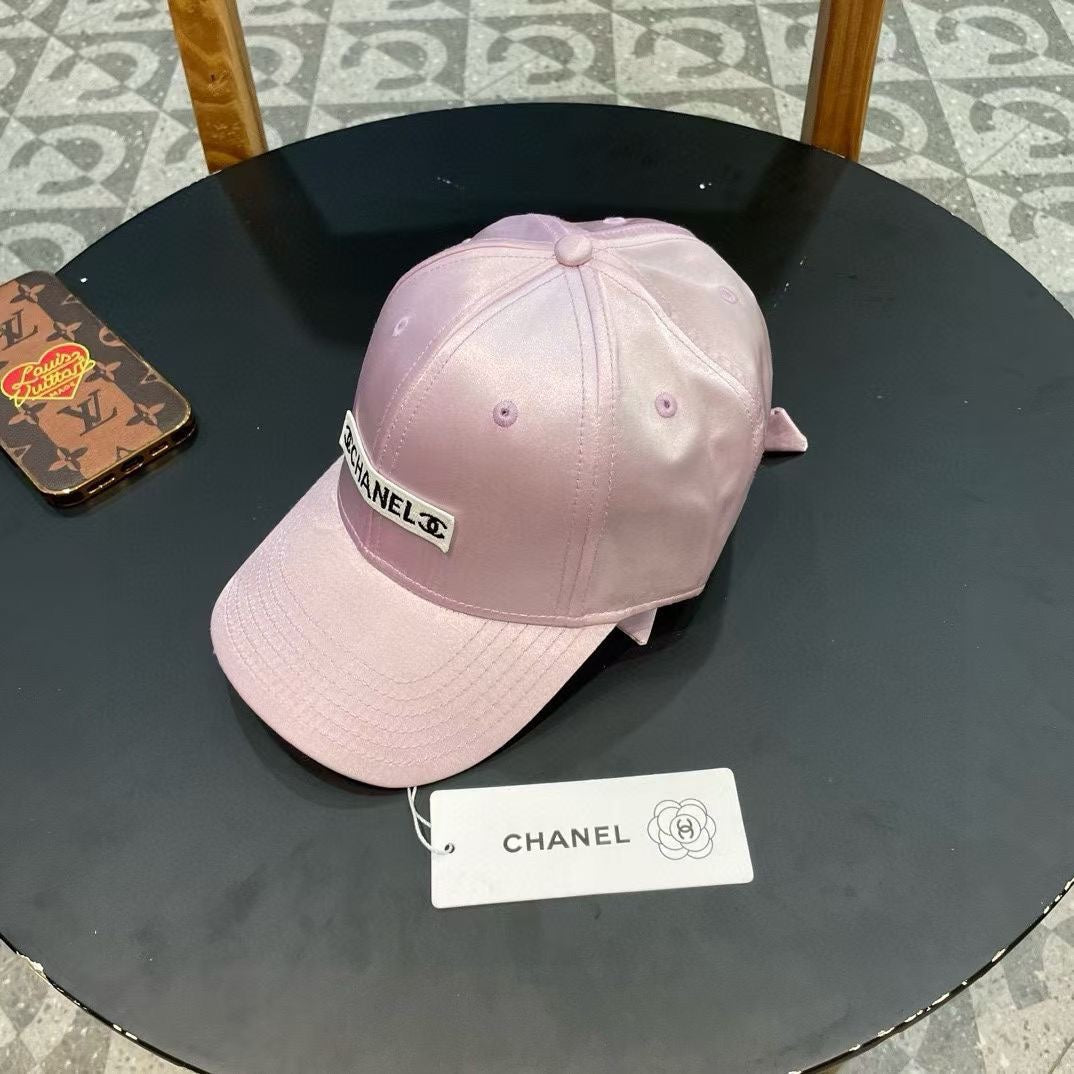 BASEBALL HAT IN LIGHT PINK SILK SATIN 404864