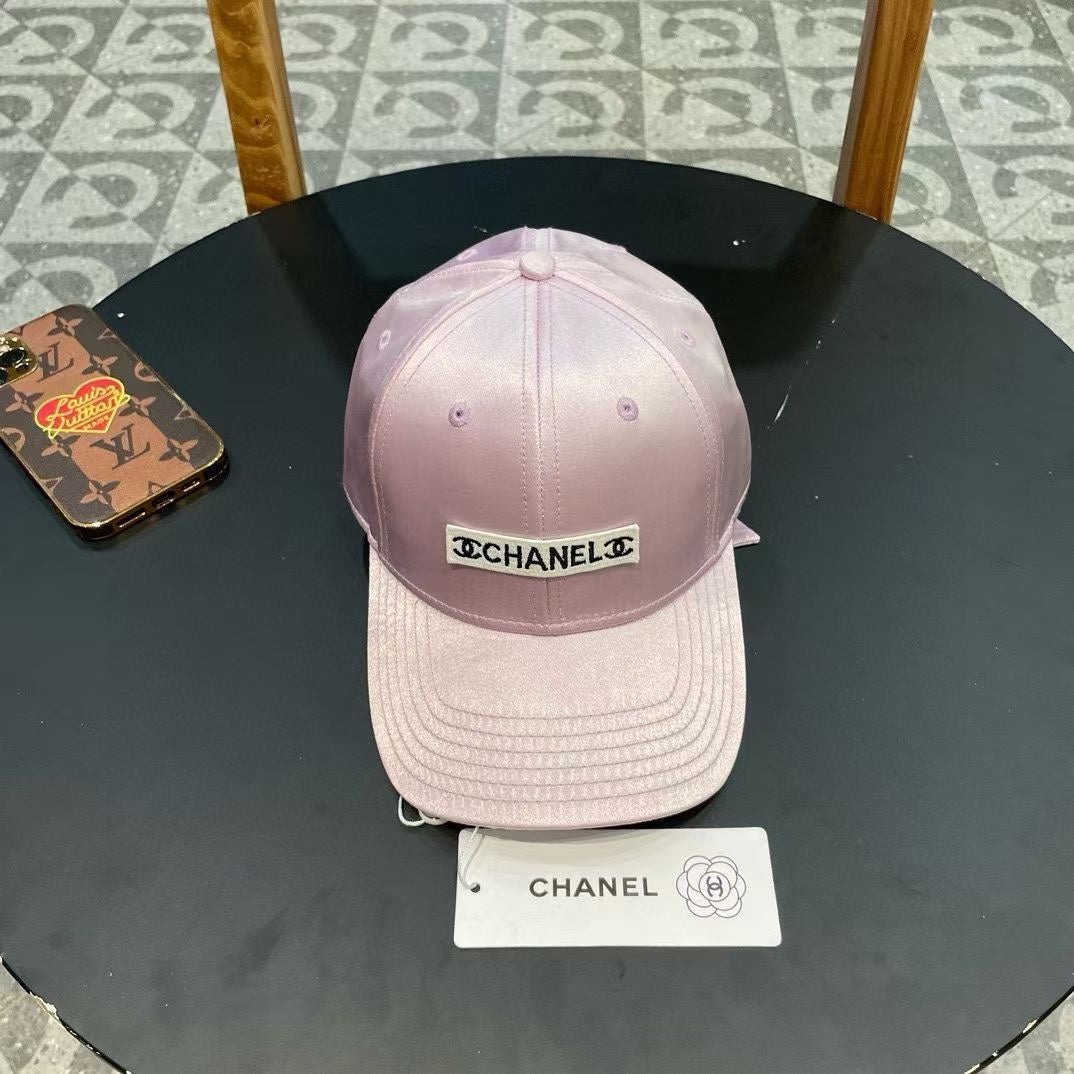 BASEBALL HAT IN LIGHT PINK SILK SATIN 404864