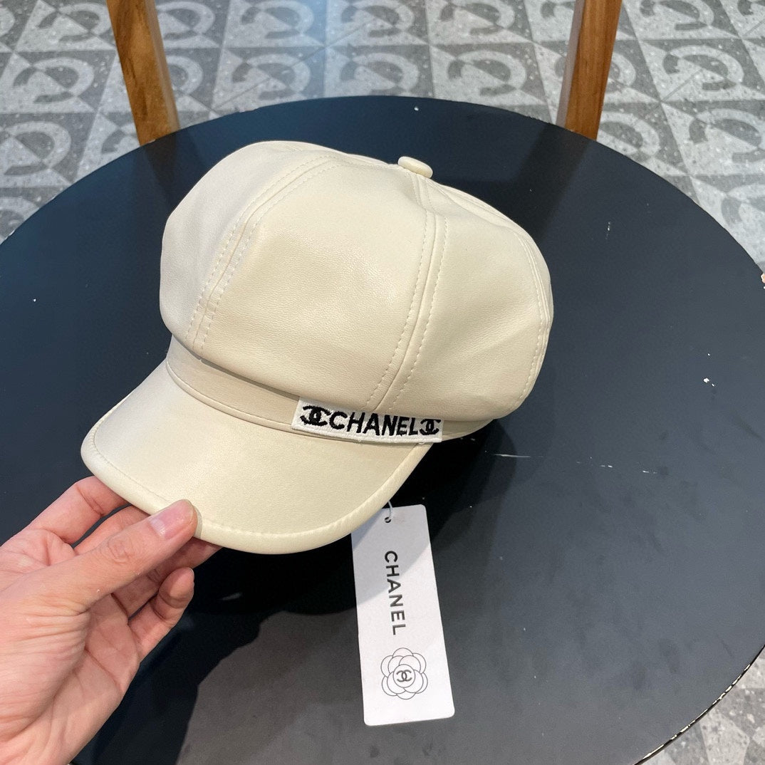 BAKER BOY CAP IN WHITE CALFSKIN 419448