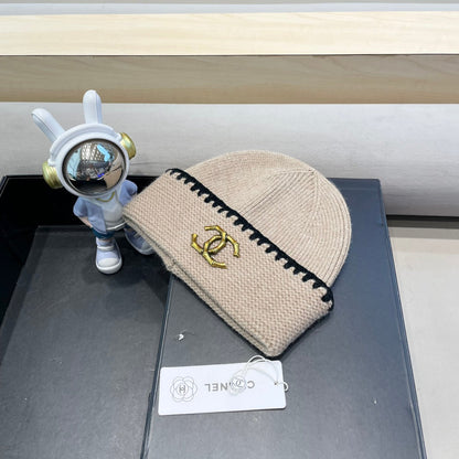 KNIT HAT IN CAMEL BEIGE WOOL 424300