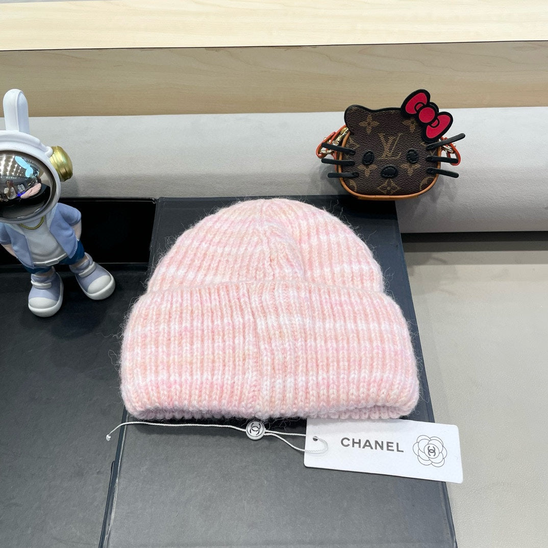 STRIPED KNITTED HAT IN LIGHT PINK WOOL 424515