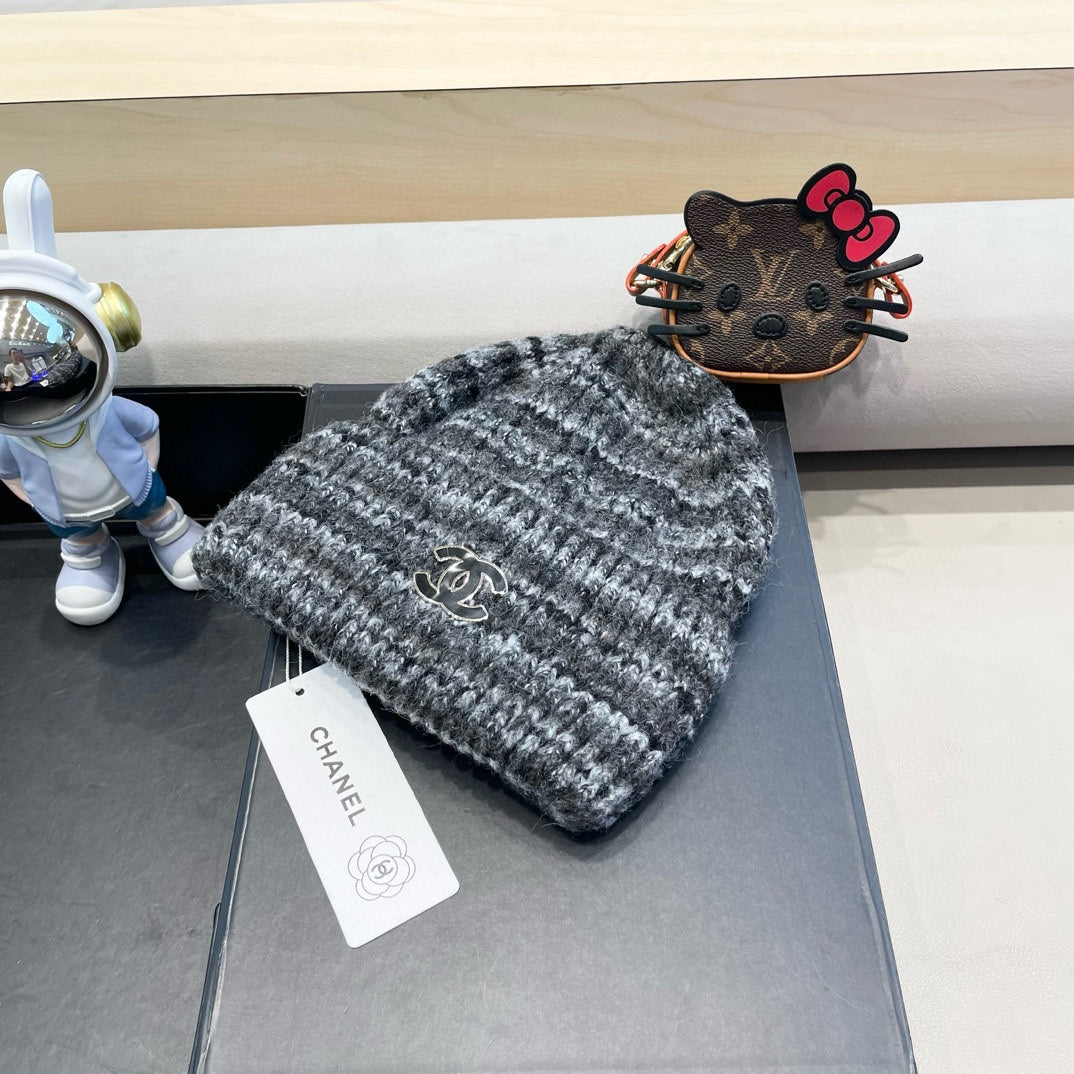 STRIPED KNITTED HAT IN DARK GRAY WOOL 424516