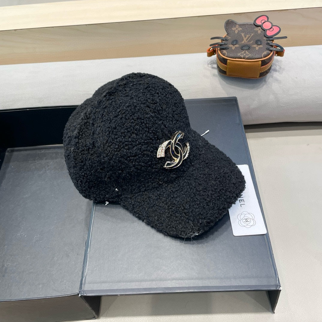 BASEBALL HAT IN BLACK LAMB FUR 424253
