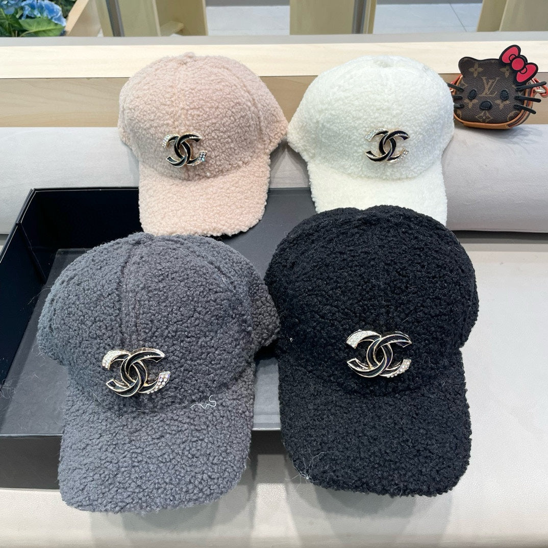 BASEBALL HAT IN BLACK LAMB FUR 424253