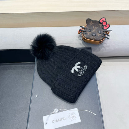 BEANIE HAT IN BLACK WOOL 426234