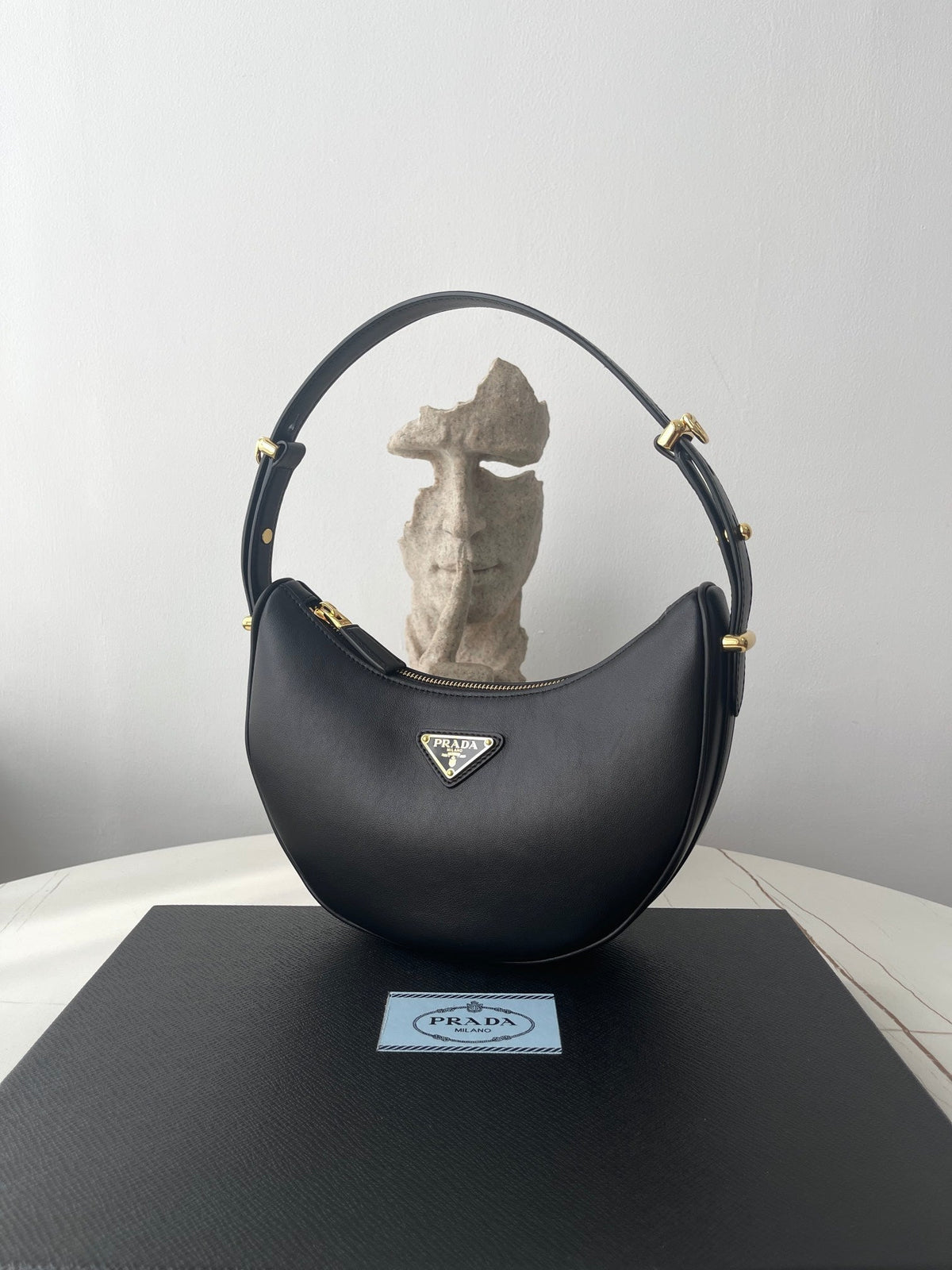 PRA ARQU¨¦ 22 SHOULDER BAG IN BLACK LEATHER