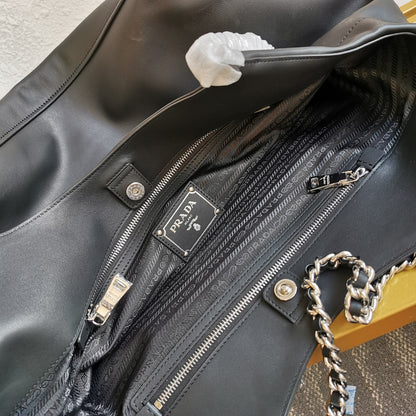 CHAIN TOTE 39 SOFT BLACK CALFSKIN SILVER HARDWARE
