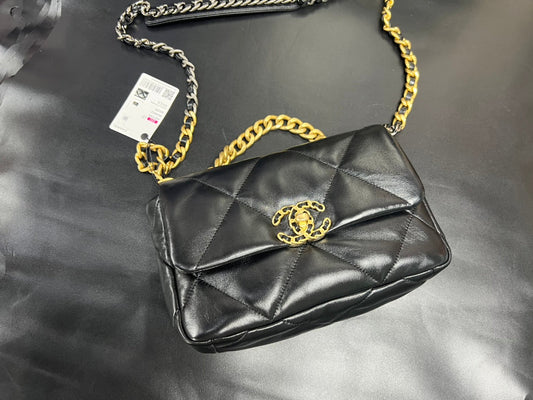 FLAP BAG 26CM GOLD HARDWARE BLACK CALFSKIN